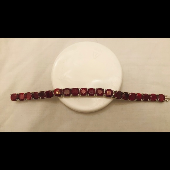 Gorgeous women’s 54 TCW ruby 7-inch bracelet - Picture 4 of 7